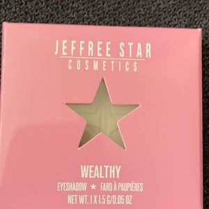 Single eyeshadow shade